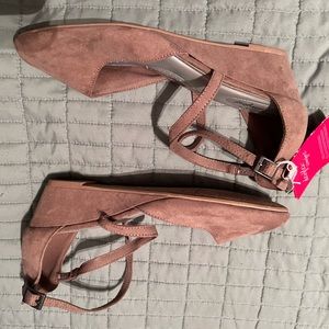 Short Wedge strap dress shoe -NWT-DEXFLEX COMFORT Size 11